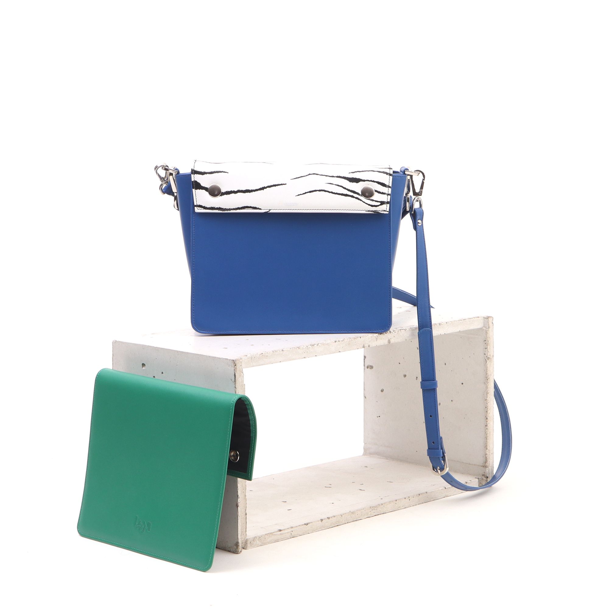 2065 2FVK - BAG WITH  DOUBLE COVERS AND HANDLE