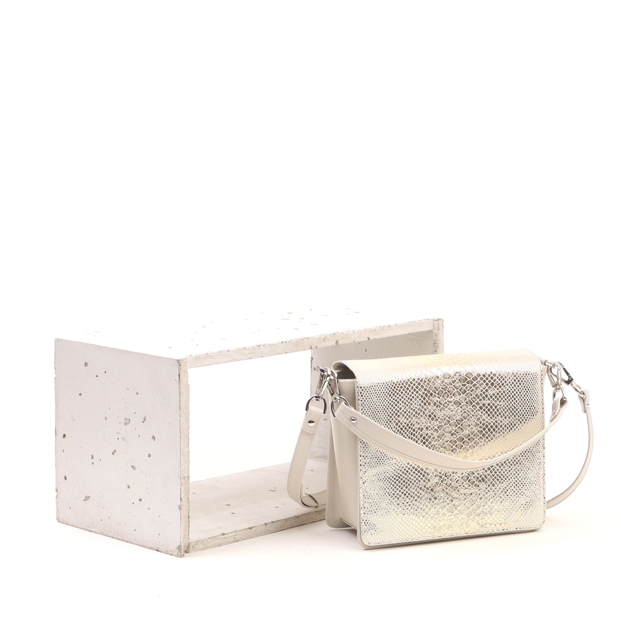 2065 2FVK - BAG WITH  DOUBLE COVERS AND HANDLE