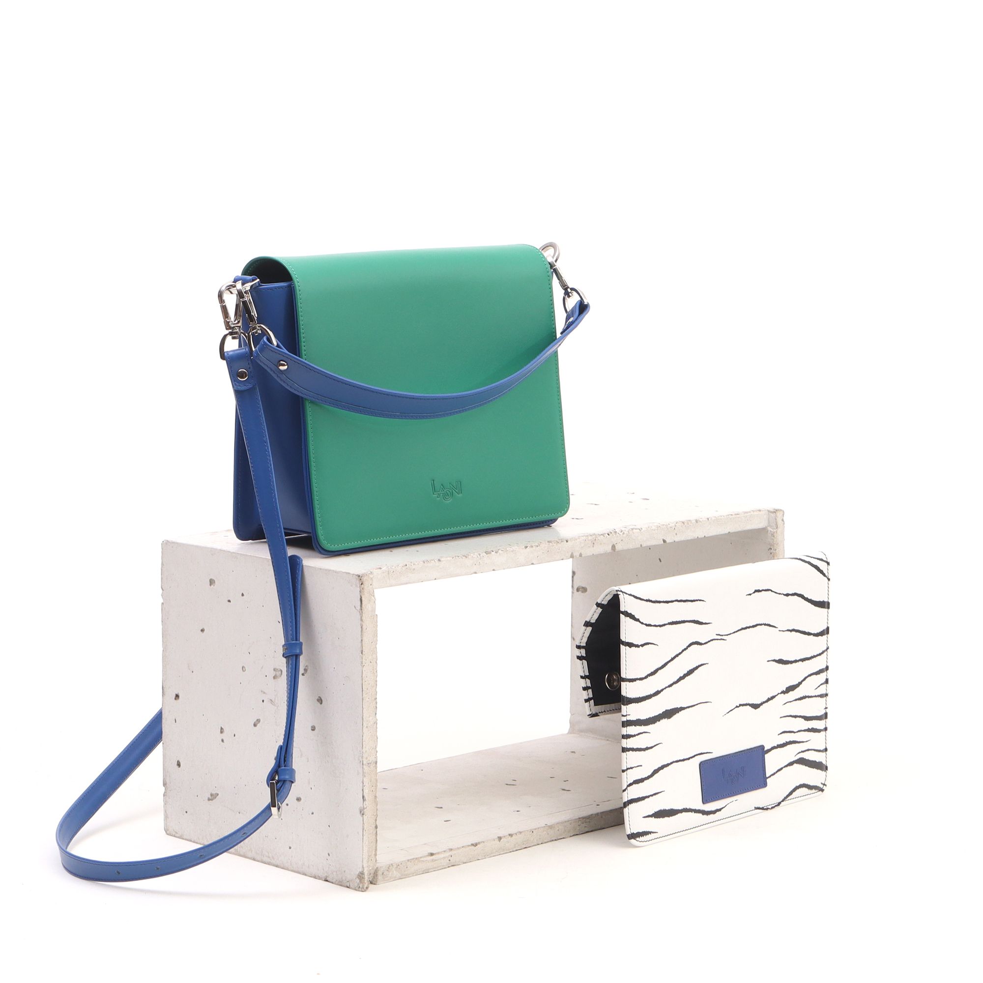 2065 2FVK - CSEREFEDELES TÁSKA - KÉZIFOGÓS, 2 FEDÉLLEL